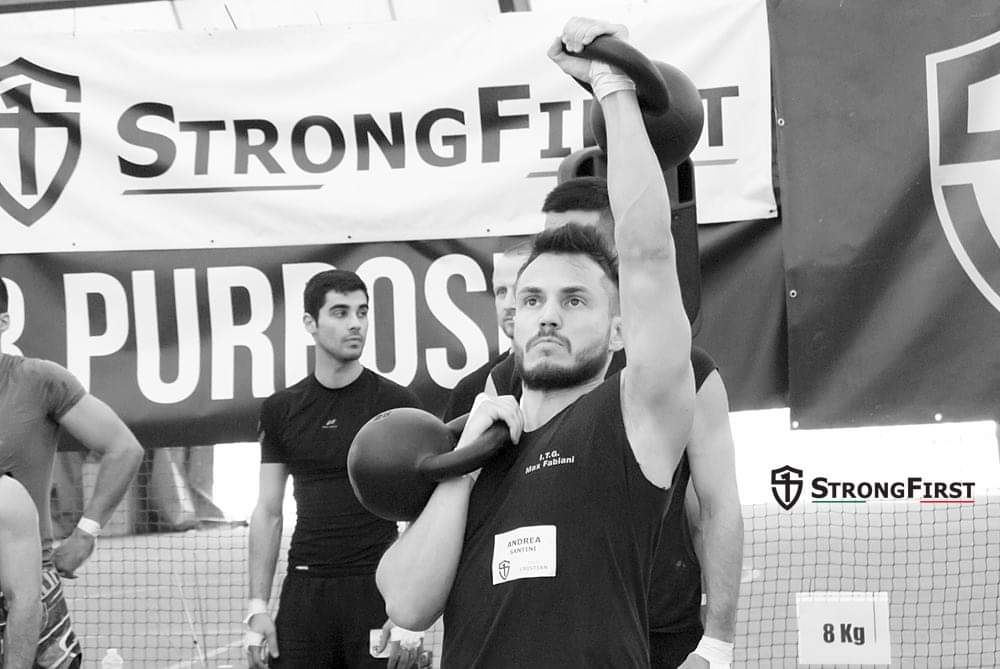 Il Personal Fitness Coach Andrea Santini è certificato StrongFirst 